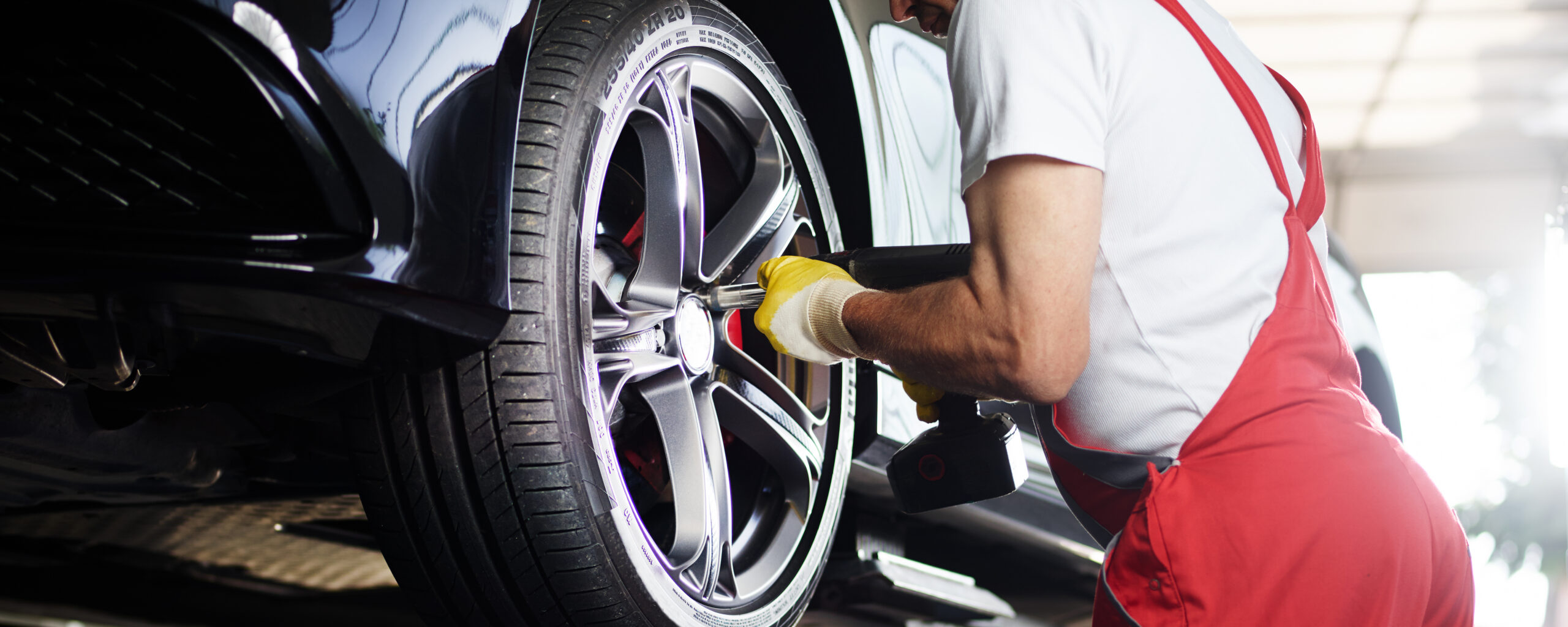 To fit a tyre with impact screwdriver